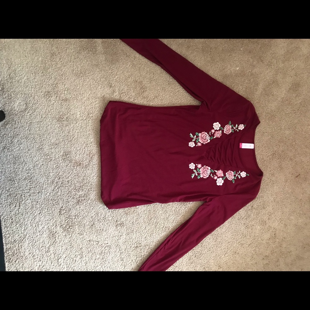 Maroon cutout rose shirt